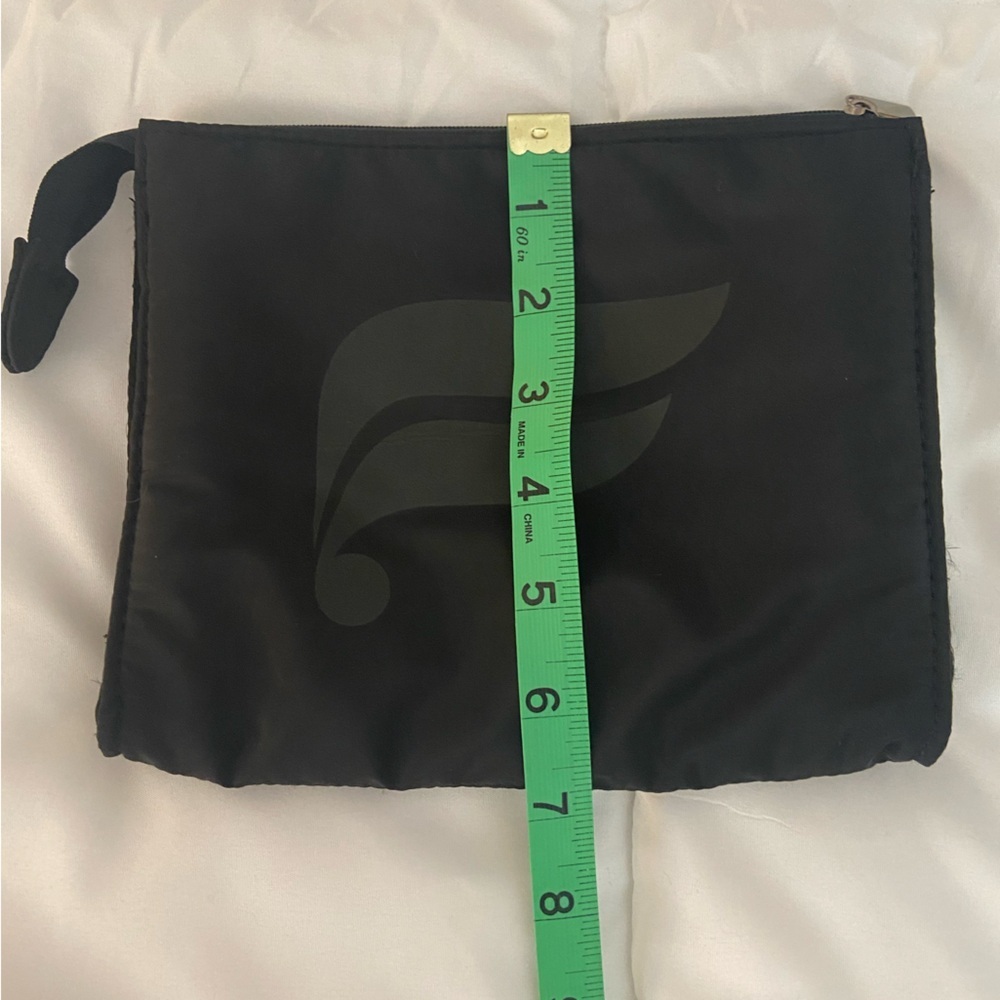 BLACK FABLETICS POUCH - Picture 6 of 6